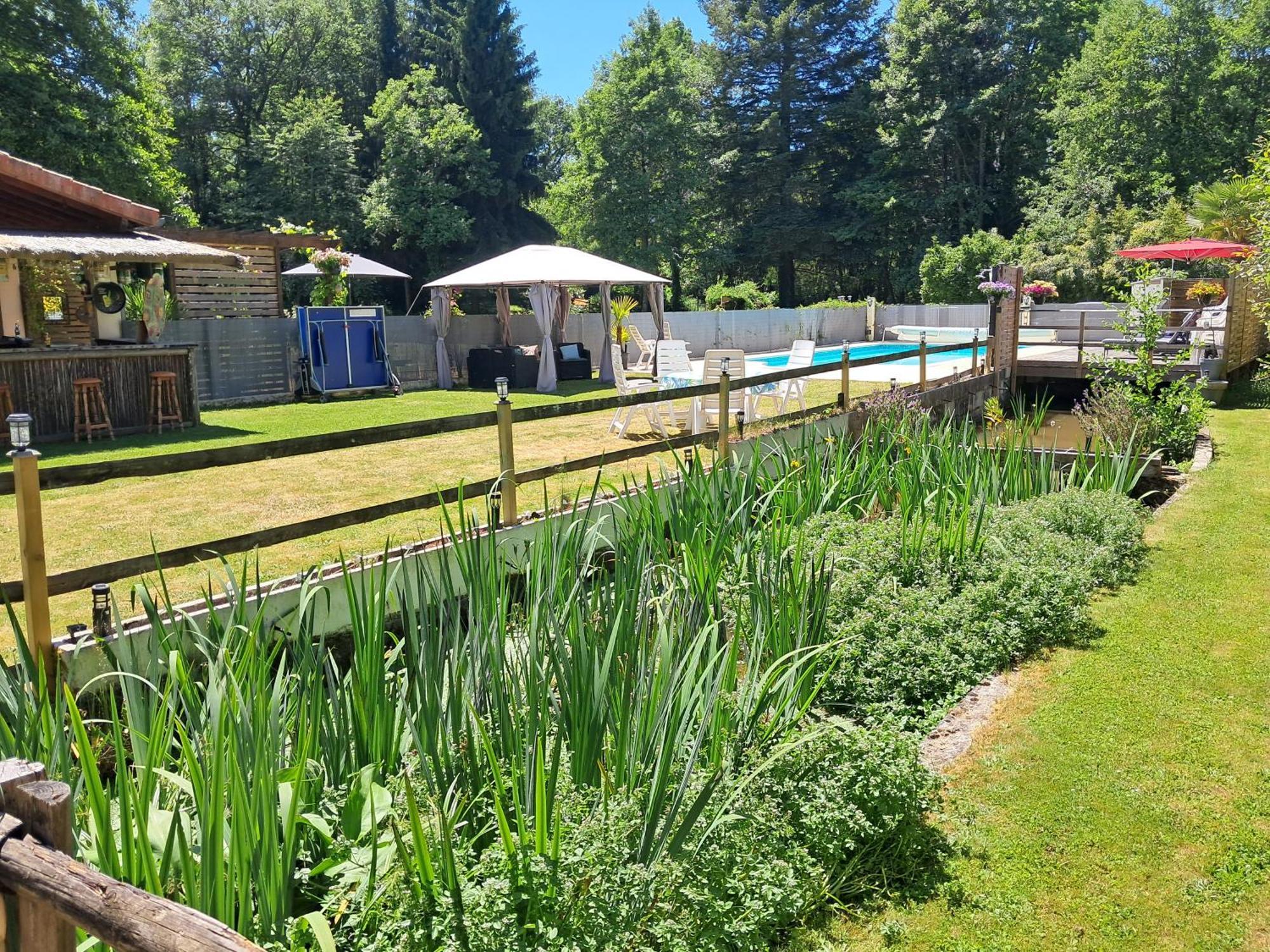 Moulin Du Pommier Glamping & Campsite
